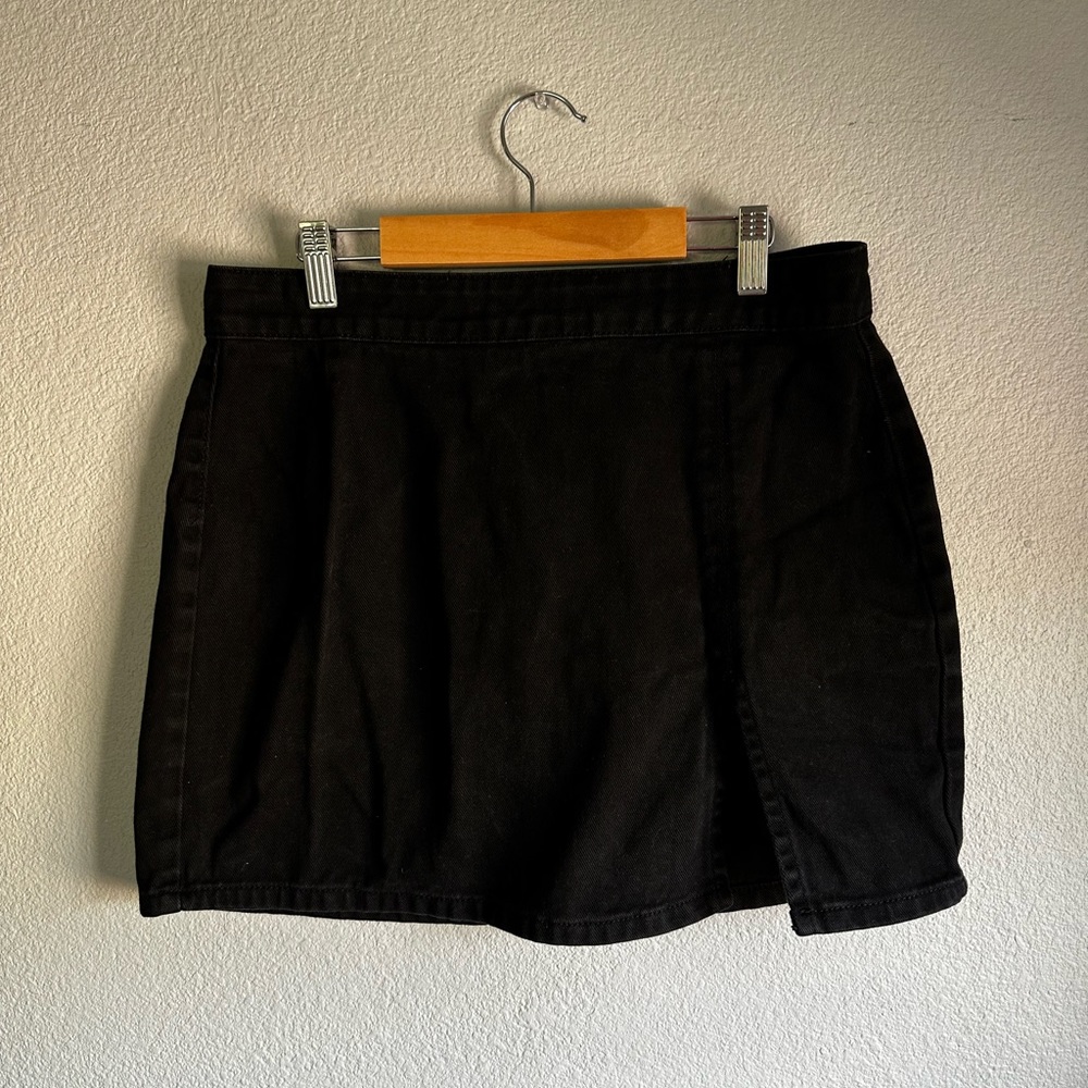 Lioness black mini skirt with side slit